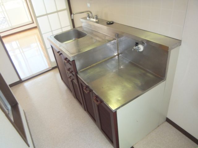 Kitchen. Even large you Hakadori also dishes sink!