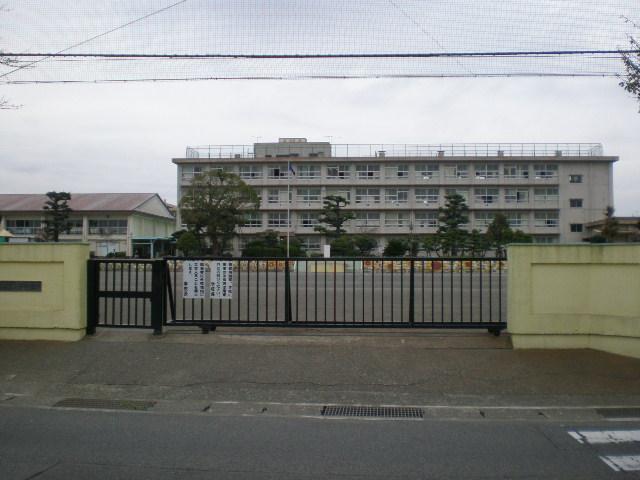 Primary school. Municipal Fujimi until elementary school 650m