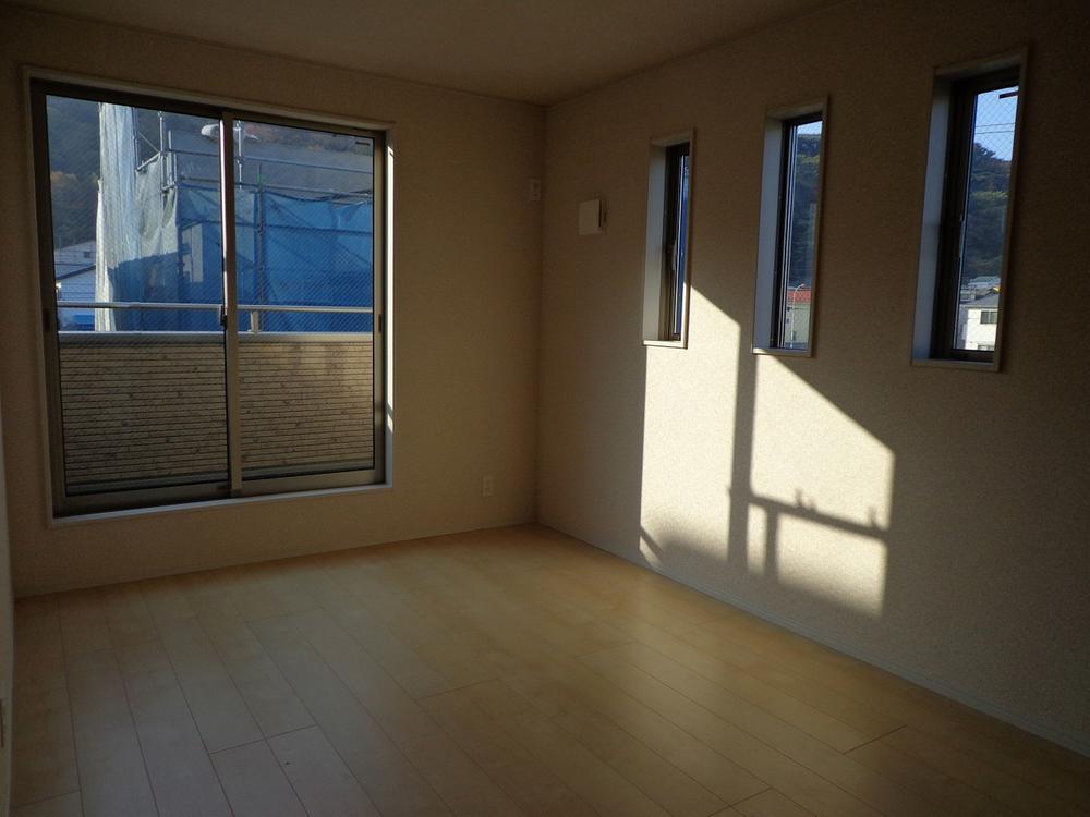 Non-living room. It is the second floor of the living room bright sunshine is plug !!