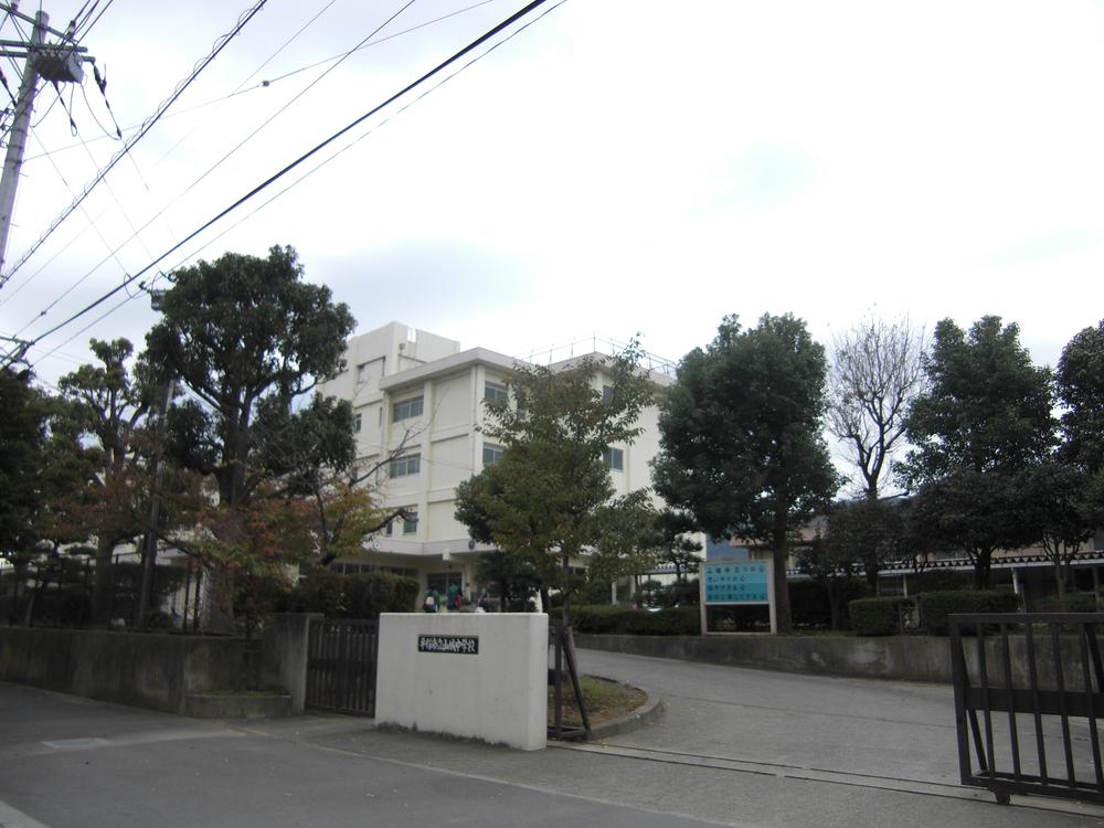 Junior high school. 1092m up to junior high school Hiratsuka Tateyama Castle