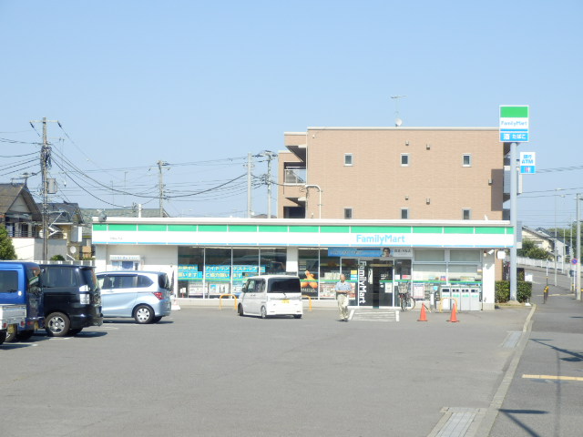 Convenience store. 850m to Family Mart (convenience store)