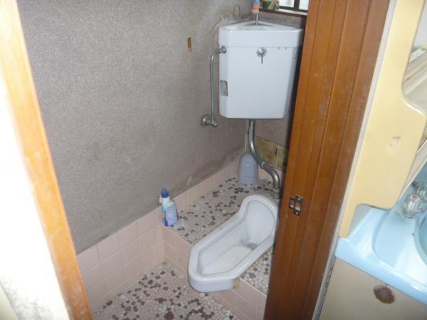 Toilet. First floor toilet Reform is a before photo of It is being renovated in western style from the Japanese style