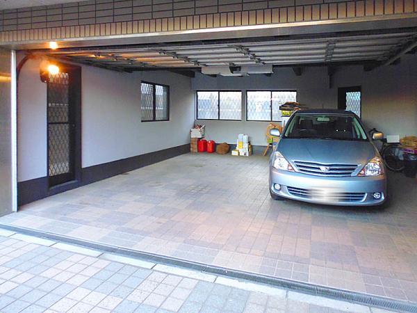 Parking lot