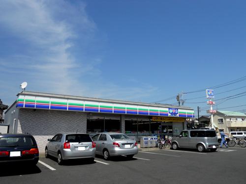 Convenience store. Three F 165m until Hiratsuka 5-chome