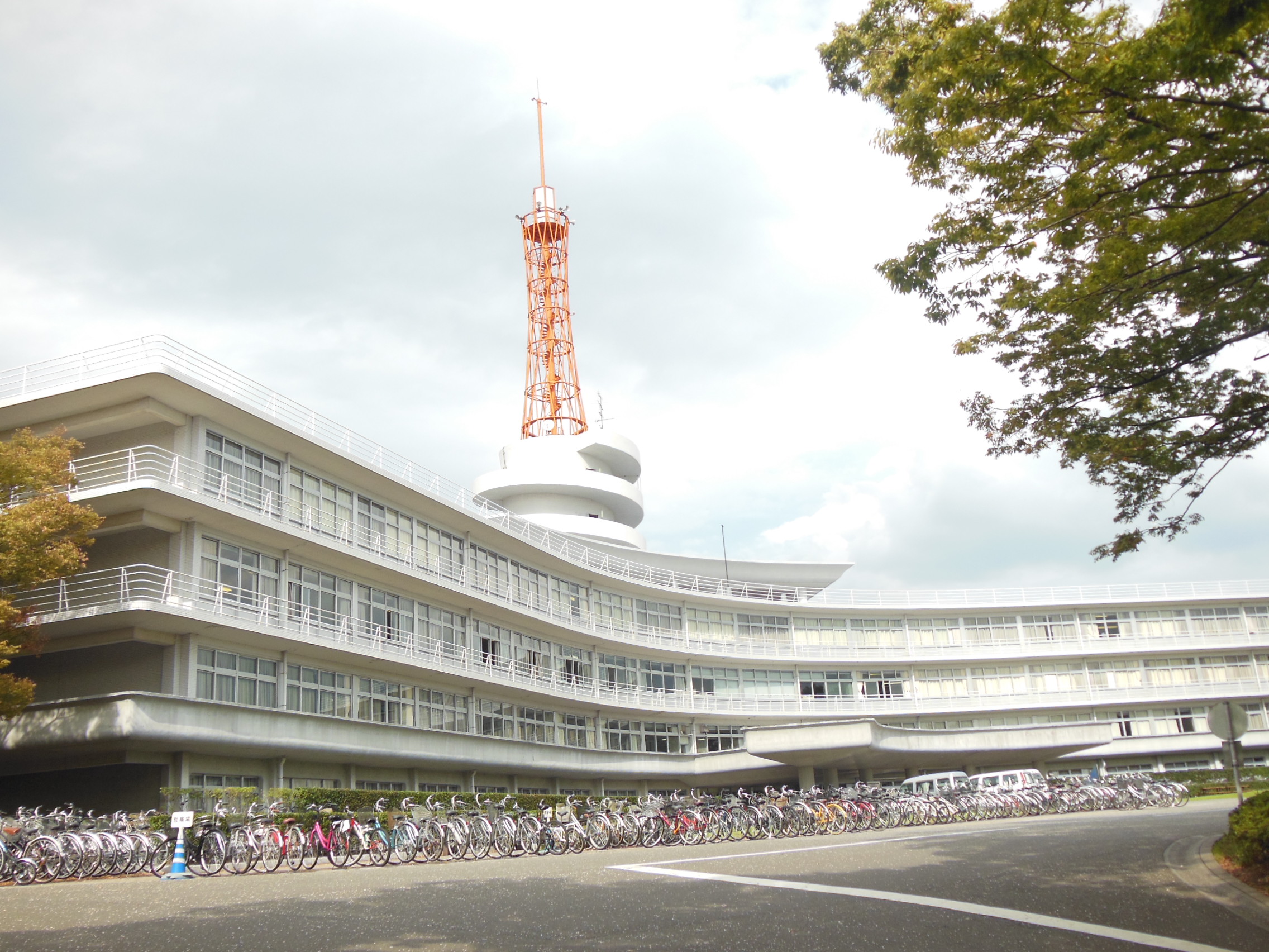 University ・ Junior college. Private Tokai University (University ・ 1286m up to junior college)