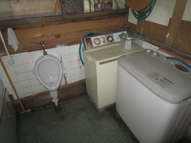 Other common areas. This washing machine joint