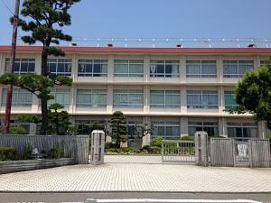 Junior high school. Hiratsuka City Kasugano until junior high school 90m whole school number 339 people each grade 3 class 1 class 36 ~ 38 people (2012)