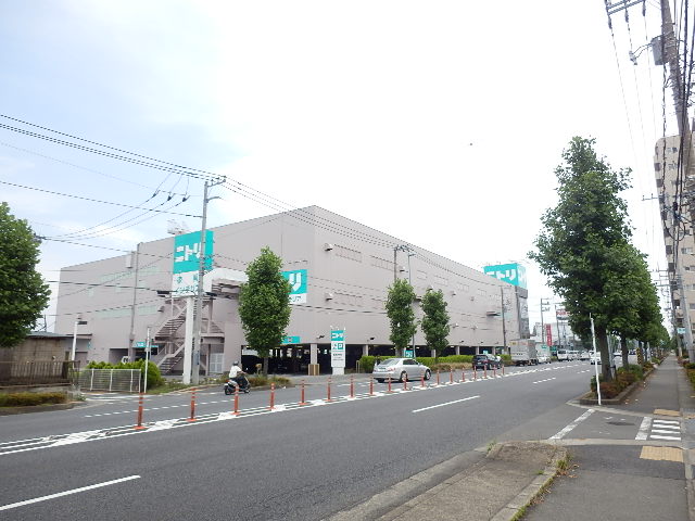 Home center. 400m to Nitori (hardware store)