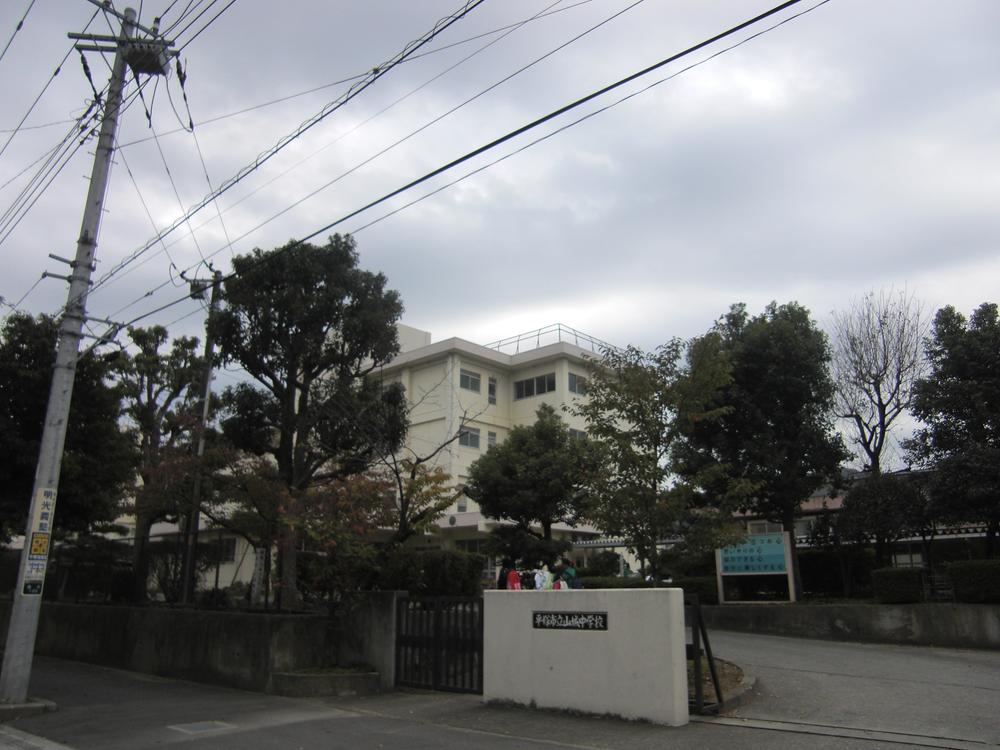 Junior high school. 1197m up to junior high school Hiratsuka Tateyama Castle