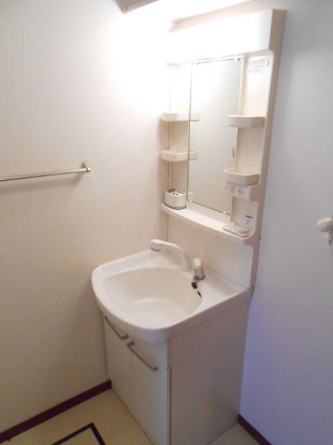 Washroom. Independent wash basin