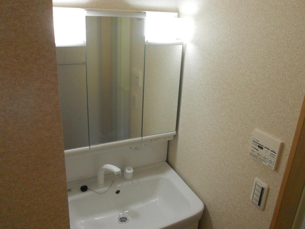 Wash basin, toilet. 1 Building room (November 2013) Shooting