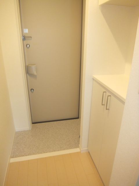 Entrance. Shoebox entering a lot
