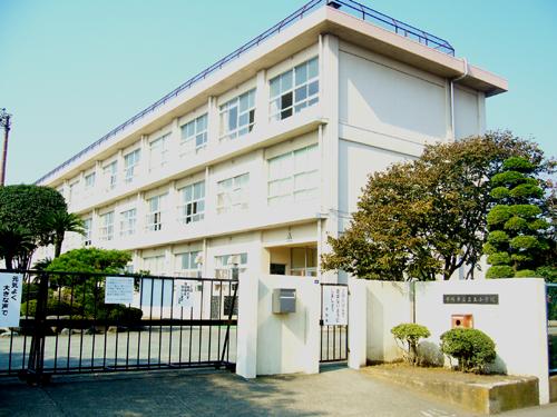 Primary school. 911m until Hiratsuka Municipal loam Elementary School