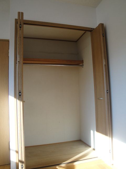 Receipt. Storage spacious
