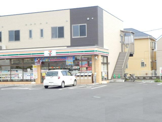 Convenience store. 500m to Seven-Eleven (convenience store)