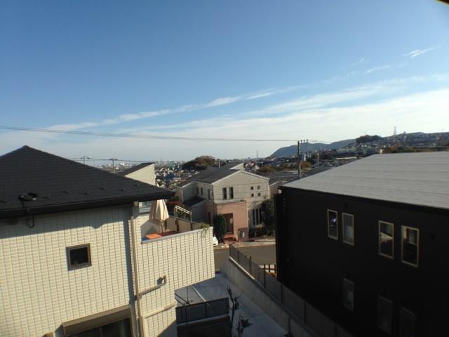 View photos from the dwelling unit. View from the site (December 2013) Shooting