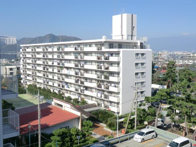 Local appearance photo. Total units 414 units of the big community