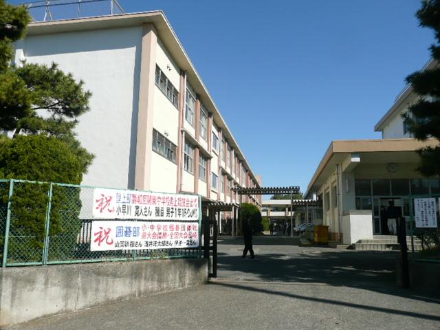 Junior high school. 291m until Hiratsuka Tachihama dake junior high school