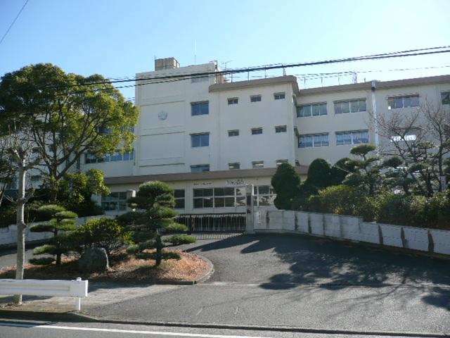 Primary school. 516m up to elementary school Hiratsuka Tachibana water