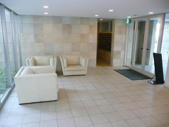 Entrance. Common areas