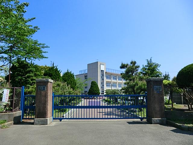 Primary school. 267m until Hiratsuka Tatsuko Elementary School