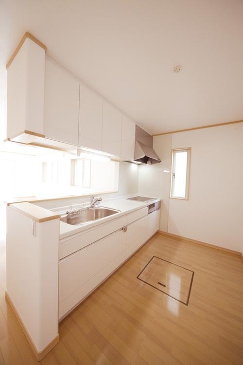 Building plan example (introspection photo). Very easy to use face-to-face kitchen Building price 14.9 million yen, Building area 109.09 sq m