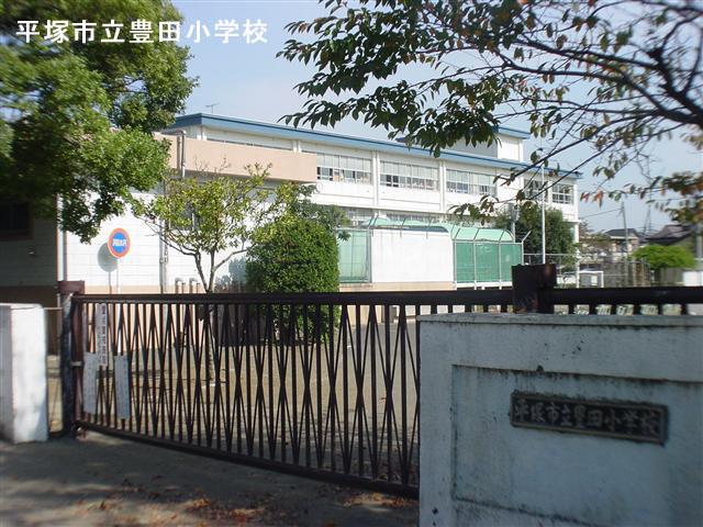 Primary school. 426m until Hiratsuka Municipal Toyoda Elementary School