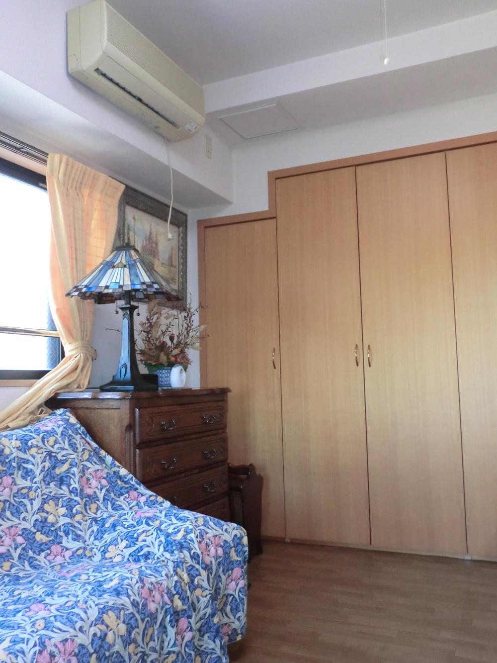 Non-living room. Western-style (1) about 6.0 Pledge