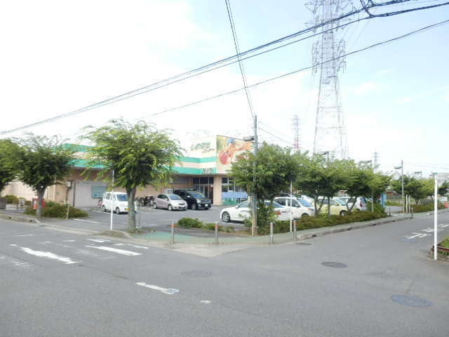 Supermarket. Shimamura to store (supermarket) 290m