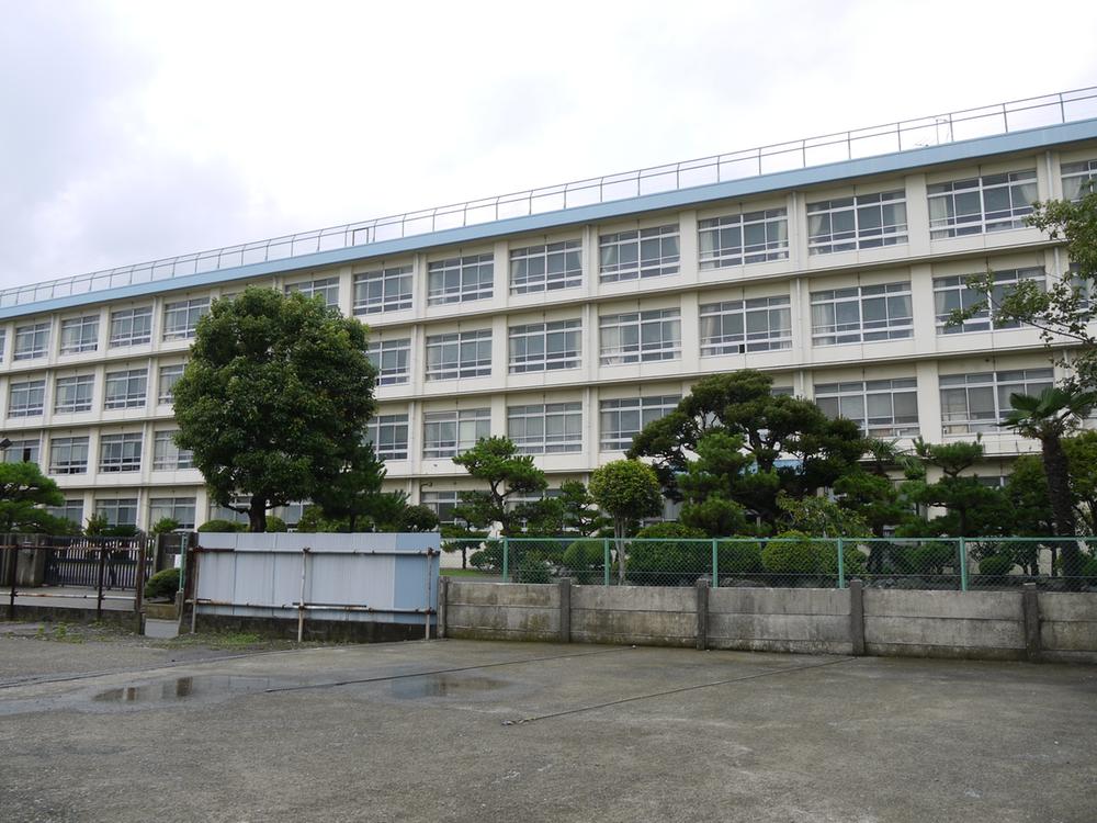 Junior high school. 821m until Hiratsuka Municipal Kanda Junior High School