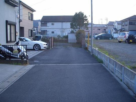 Local photos, including front road. Frontal road