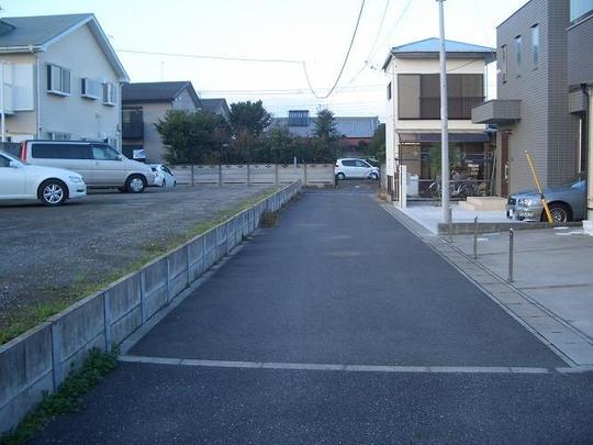 Local photos, including front road. Frontal road
