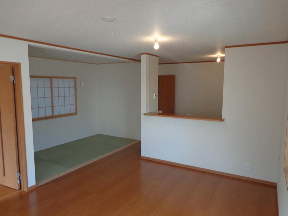 Living.  [1 Building] We are living in the Japanese-style More !!