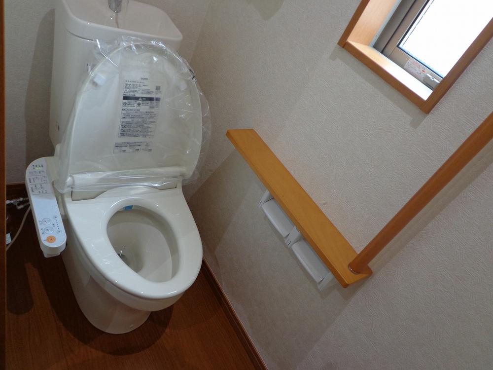 Toilet.  [1 ・ Building 2] After opening a high-function toilet !! door toilet seat goes up in the automatic !!