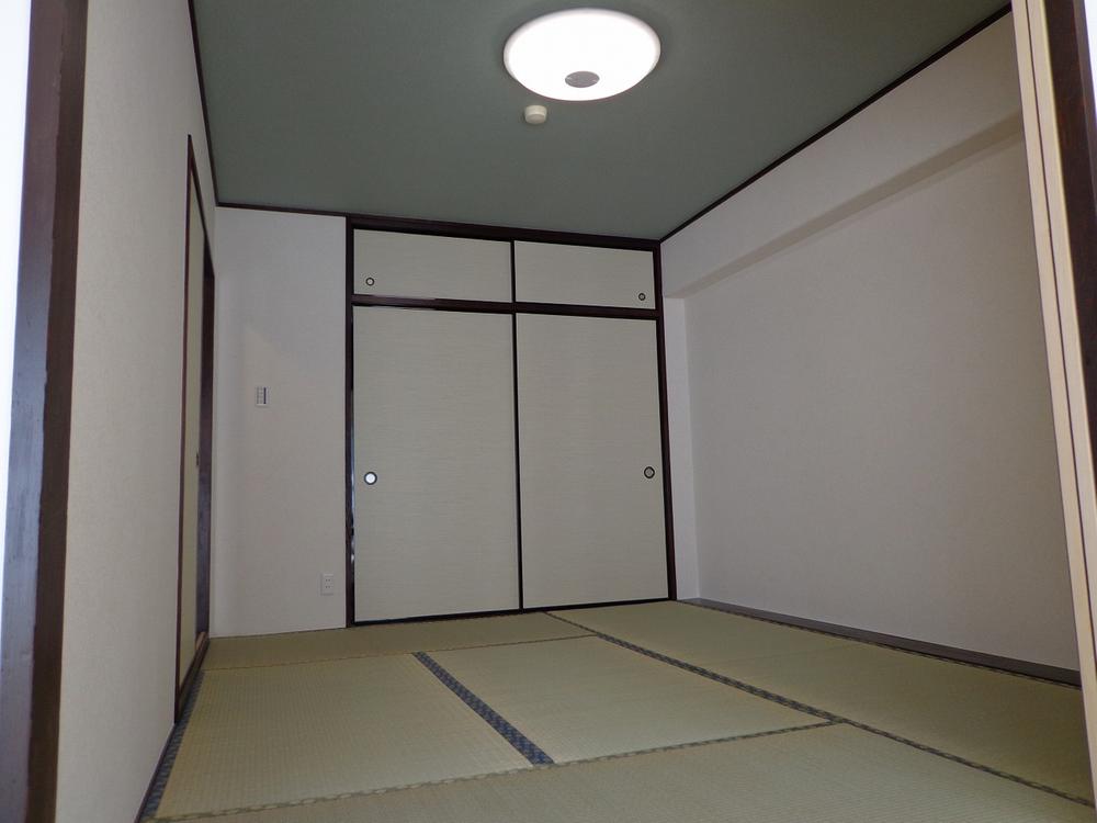 Non-living room. Japanese-style room is spacious 6 Pledge !!