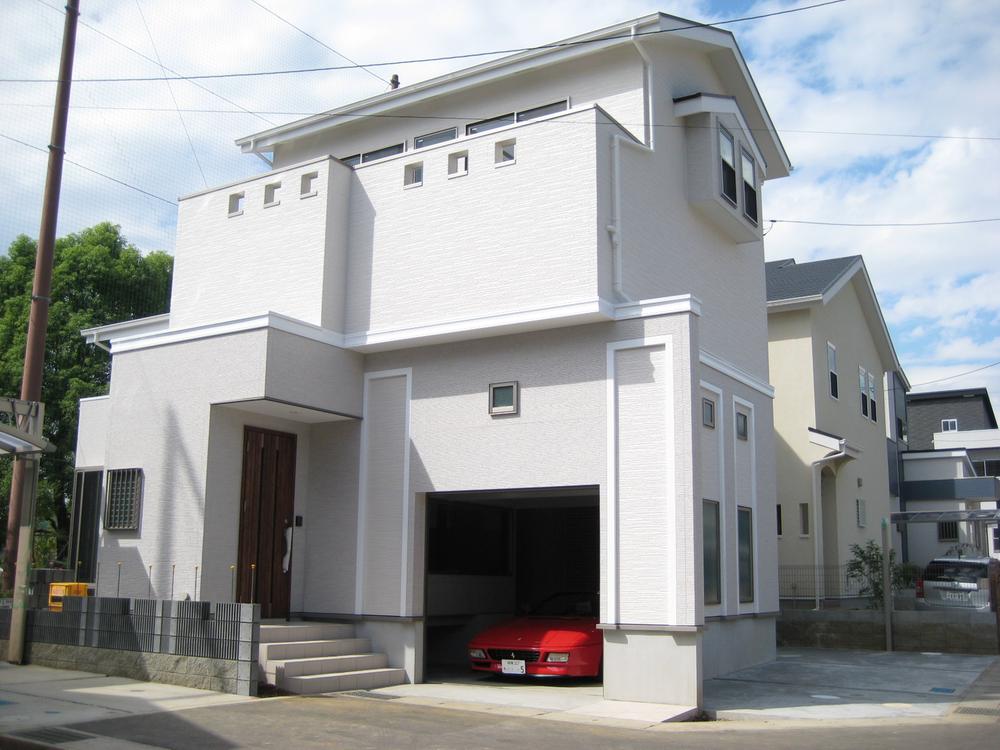 Building plan example (exterior photos). Garage House. Our construction cases. Free design house