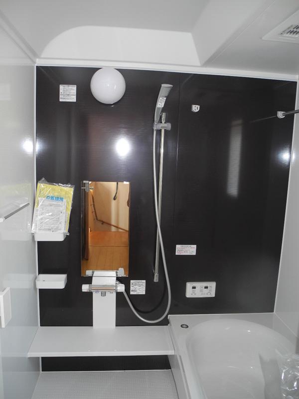 Bathroom. With dryer unit bus ☆