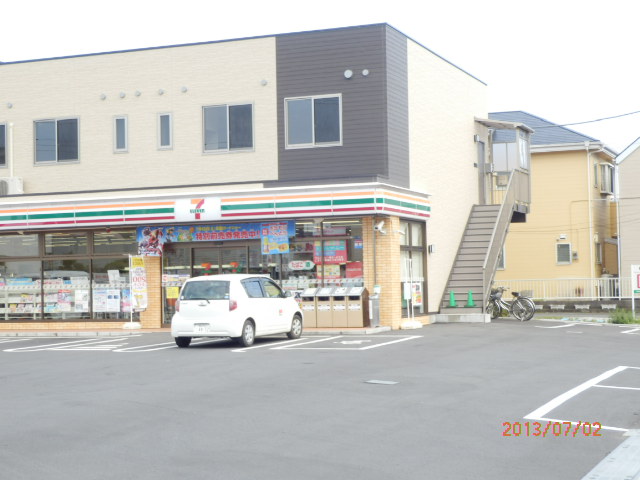 Convenience store. 445m to Seven-Eleven (convenience store)