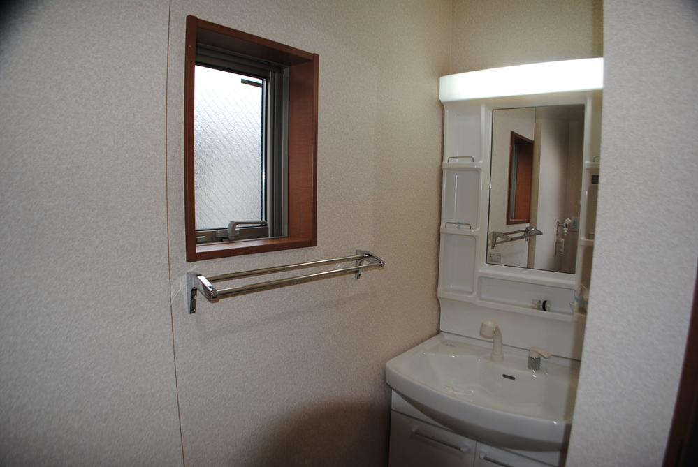 Wash basin, toilet. Indoor (10 May 2013) Shooting