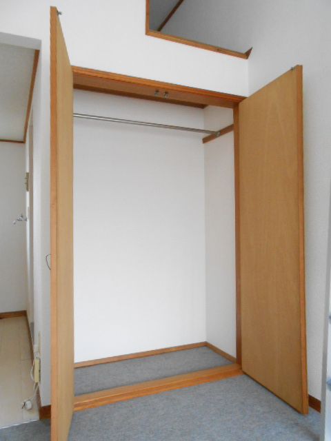 Receipt. Closet spacious