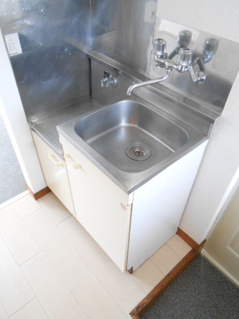 Kitchen. Kitchen table