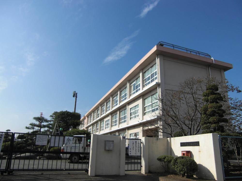 Primary school. 780m until Hiratsuka Municipal loam Elementary School