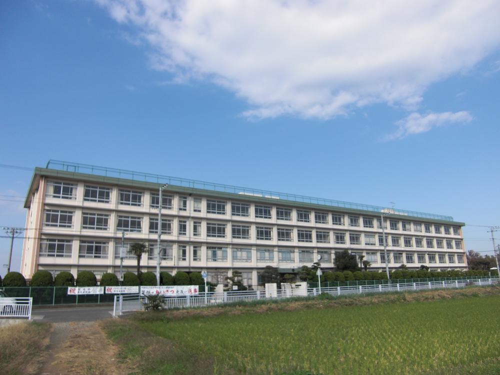 Junior high school. 1100m to Hiratsuka City Ono Junior High School