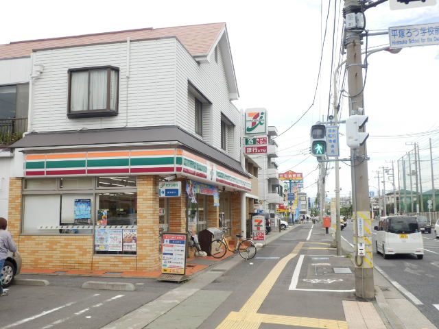 Convenience store. 450m to Seven-Eleven (convenience store)