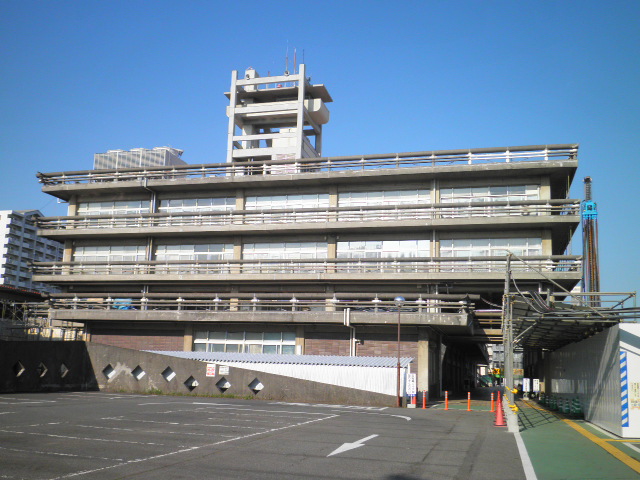 Government office. 1100m to Hiratsuka City Hall (government office)