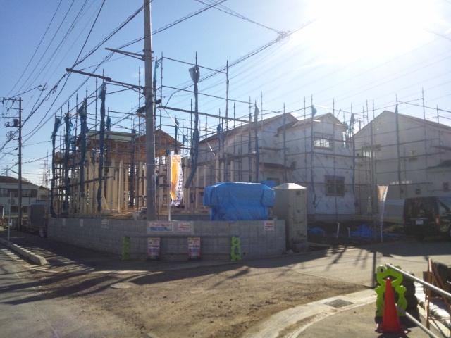 Local photos, including front road. Local (December 1, 2013) Shooting