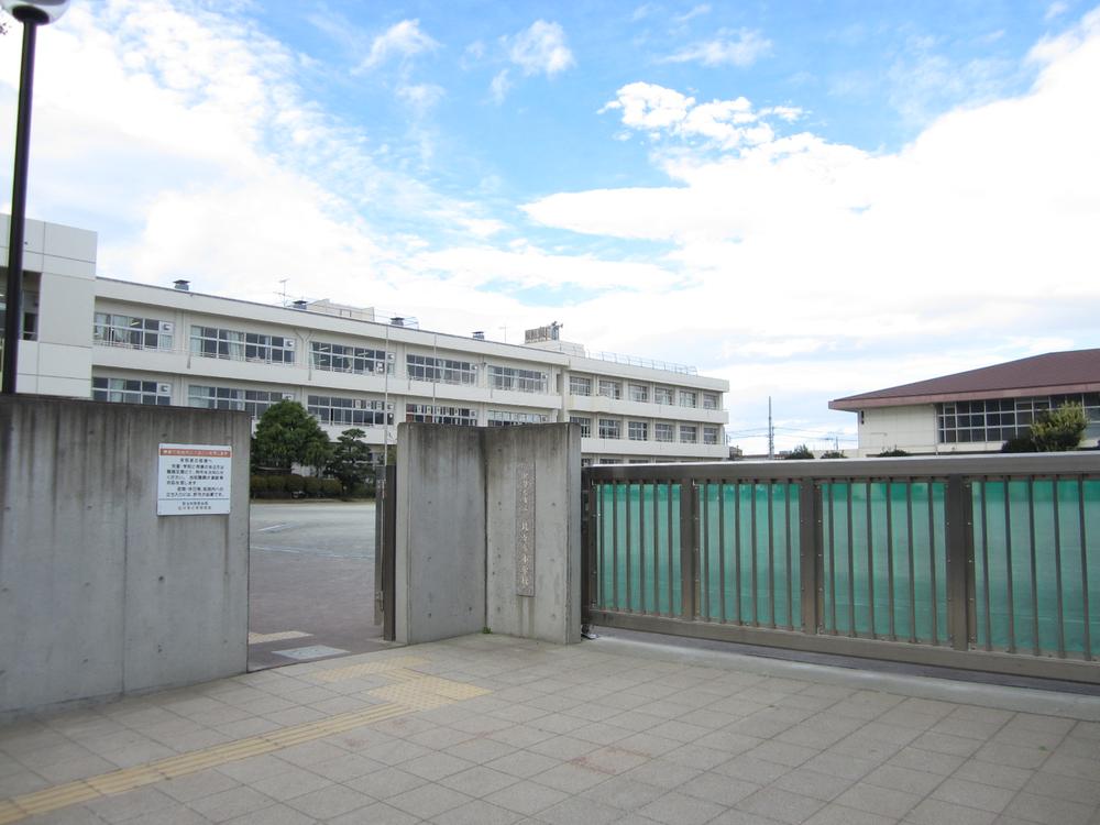 Primary school. Isehara Municipal ratio 's multi-elementary school up to 500m
