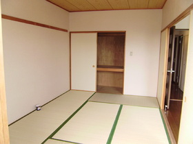 Living and room. Japanese-style room spacious 6-mat (with closet)