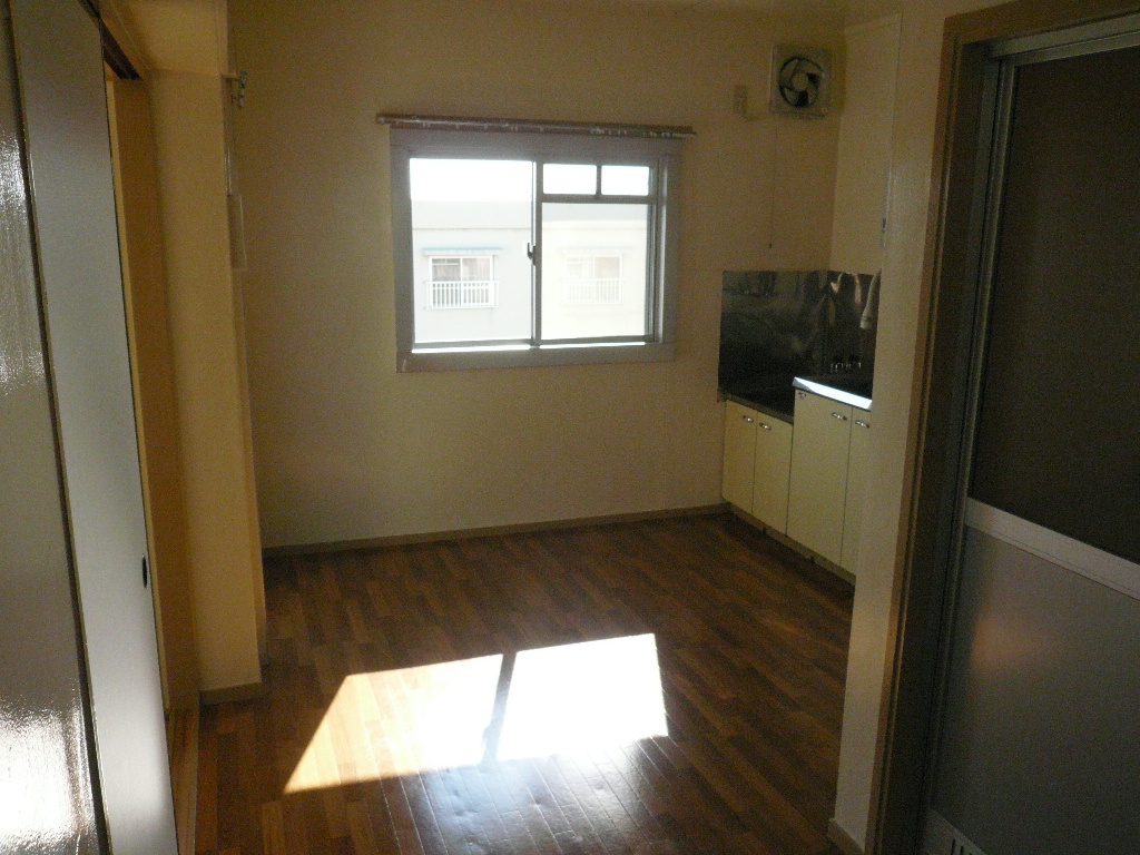 Living and room. Photo is the same type ・ It is another dwelling unit.