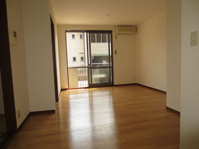 Living and room. Air-conditioned!
